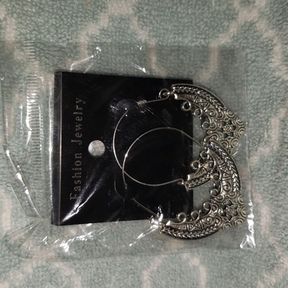 Jewelry - Cute Silver‎ Earrings